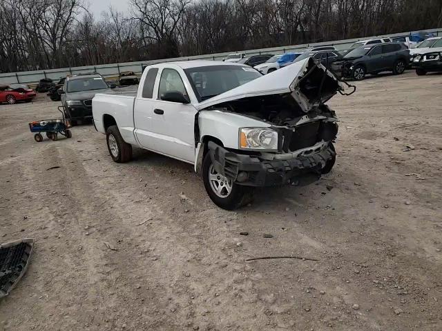 2006 Dodge Dakota - Image 11