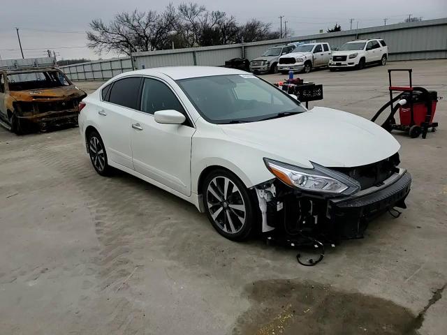 2017 Nissan Altima - Image 10