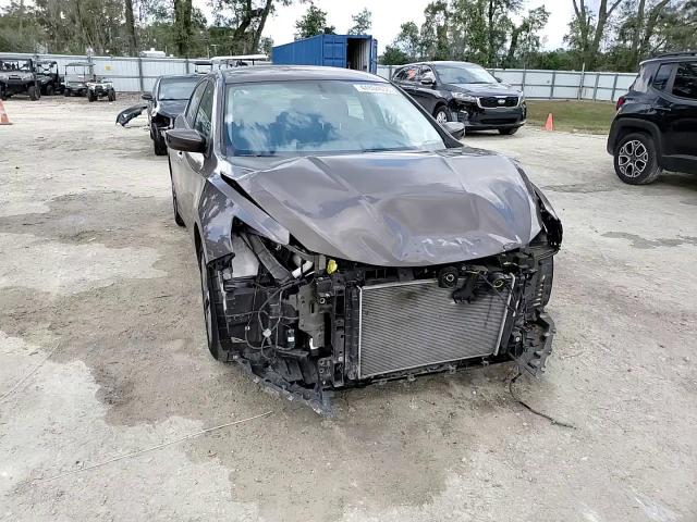 2017 Nissan Altima - Image 13