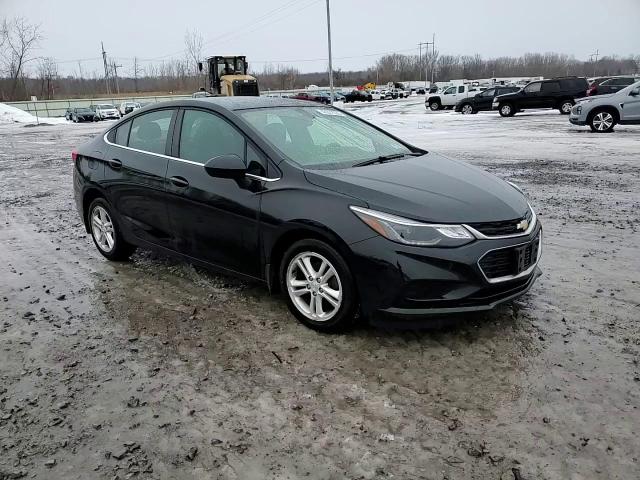 2018 Chevrolet Cruze - Image 13
