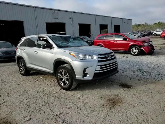 2019 Toyota Highlander - Image 11
