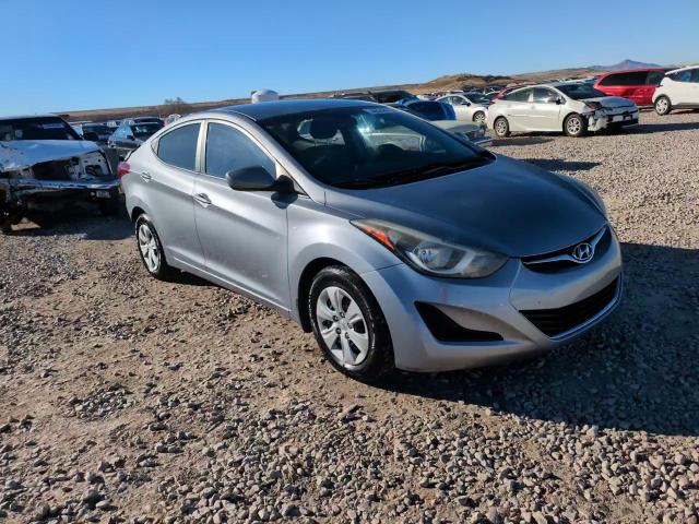 2016 Hyundai Elantra - Image 13