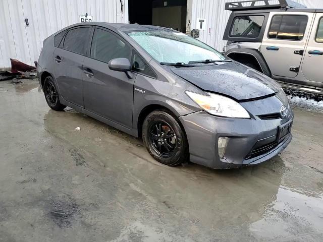 2015 Toyota Prius - Image 13