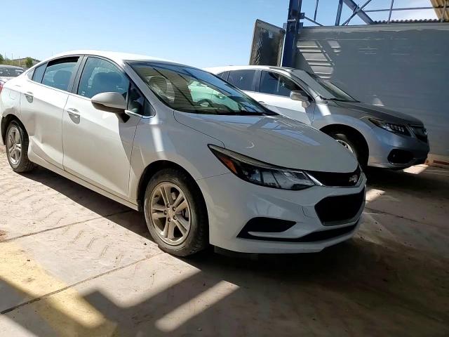 2018 Chevrolet Cruze - Image 11