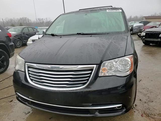 2013 Chrysler Town & Country - Image 14