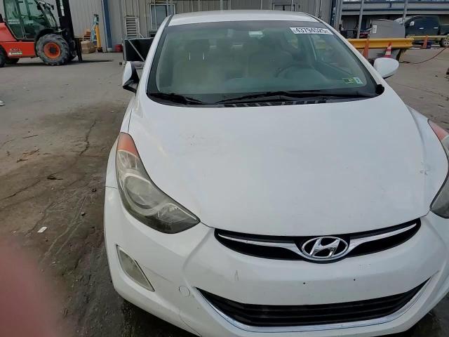 2013 Hyundai Elantra - Image 13