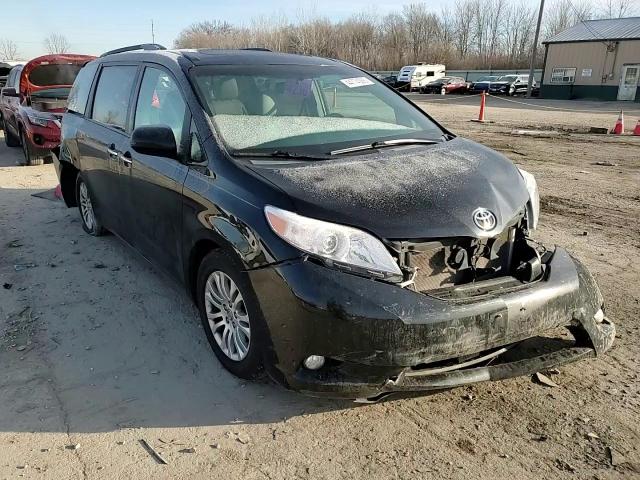 2015 Toyota Sienna - Image 12