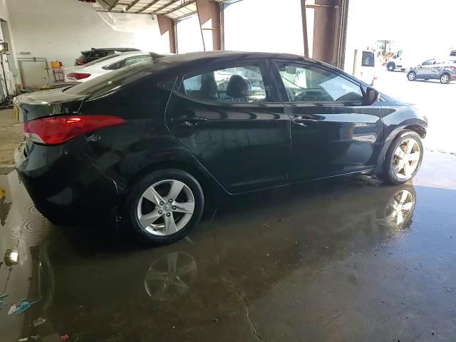 2012 Hyundai Elantra - Image 13