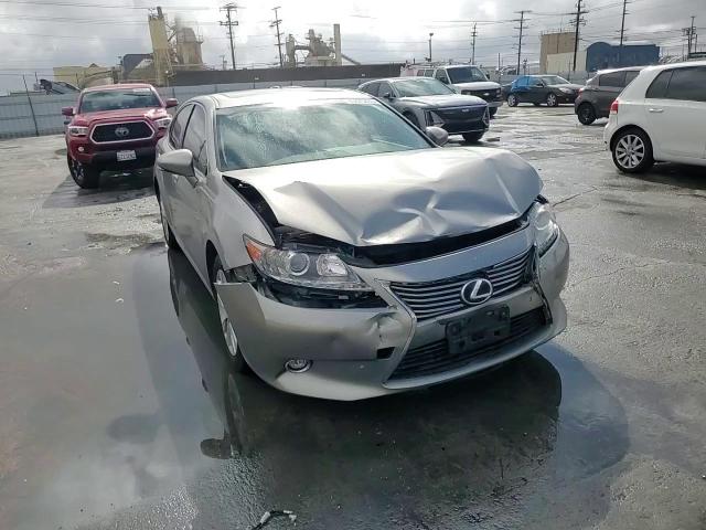 2015 Lexus ES - Image 11
