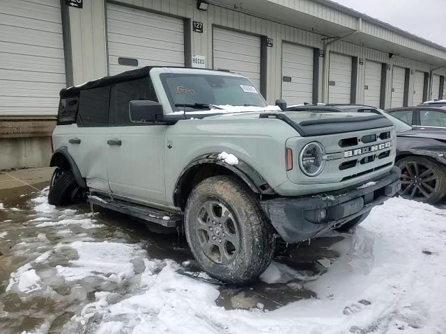 2022 Ford Bronco - Image 12