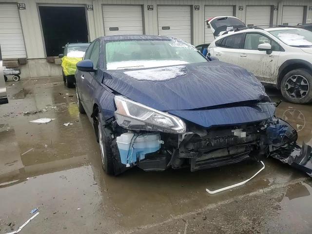 2019 Nissan Altima - Image 10
