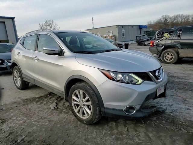 2017 Nissan Rogue - Image 12
