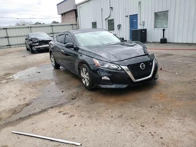 2020 Nissan Altima - Image 13