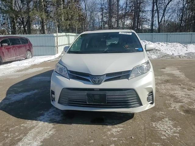 2018 Toyota Sienna - Image 11