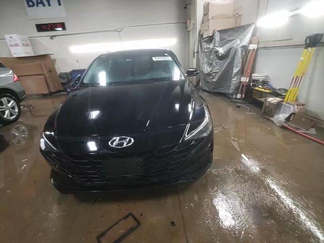 2023 Hyundai Elantra - Image 13