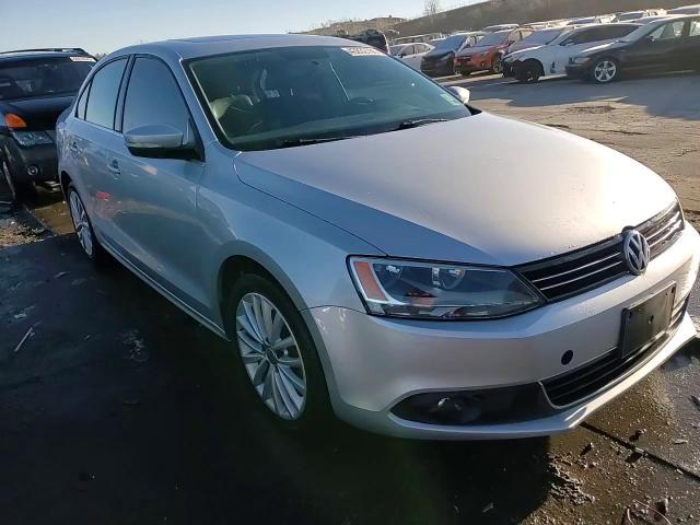 2014 Volkswagen Jetta - Image 13