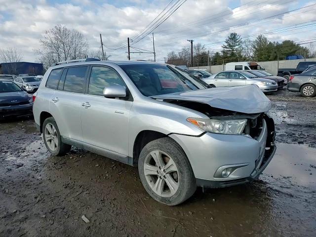 2013 Toyota Highlander - Image 12