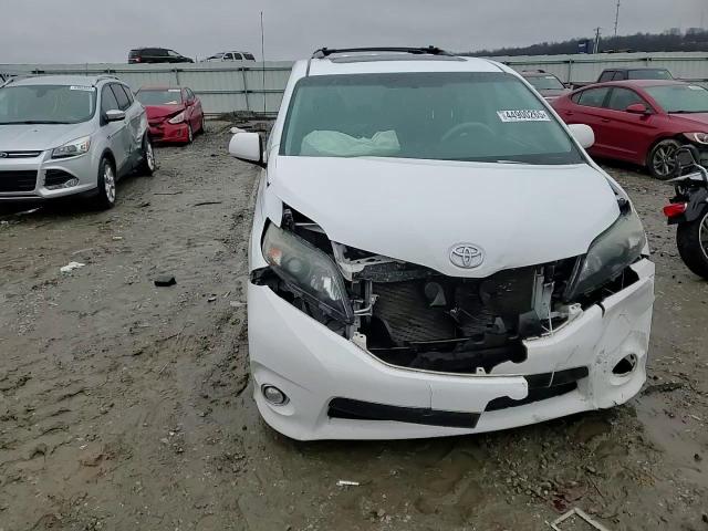 2011 Toyota Sienna - Image 11