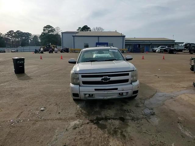 2007 Chevrolet Silverado - Image 10