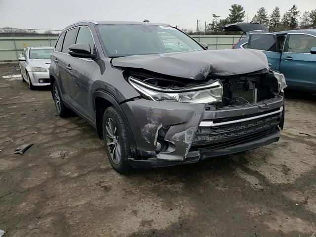 2019 Toyota Highlander - Image 12