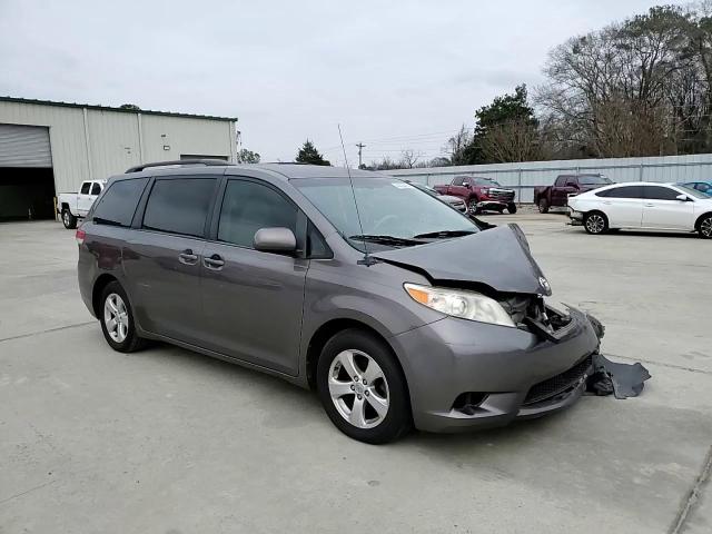 2014 Toyota Sienna - Image 12