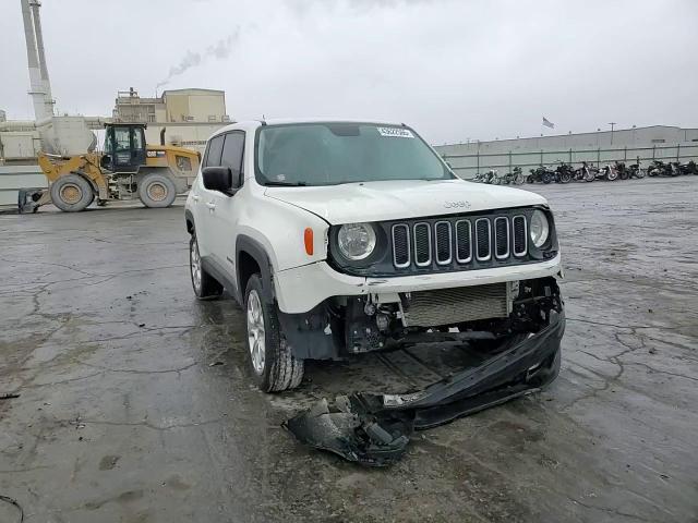 2017 Jeep Renegade - Image 11