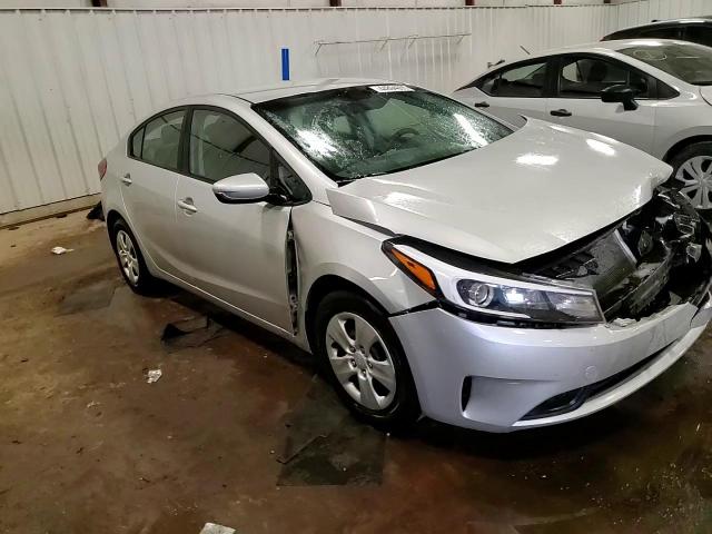 2017 Kia Forte - Image 13