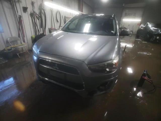 2014 Mitsubishi Outlander - Image 13