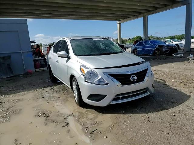 2019 Nissan Versa - Image 13