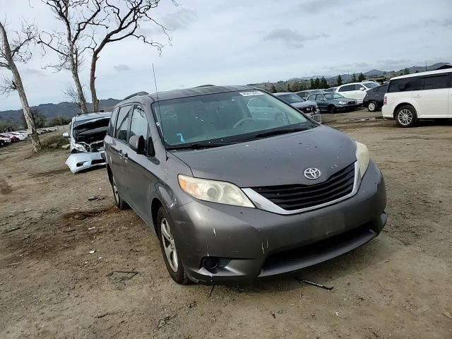 2012 Toyota Sienna - Image 12