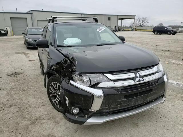 2018 Mitsubishi Outlander - Image 11