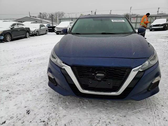 2020 Nissan Altima - Image 13