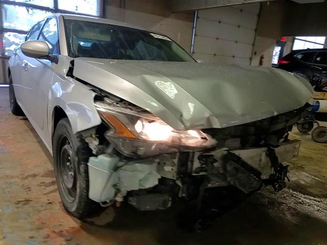 2020 Nissan Altima - Image 10