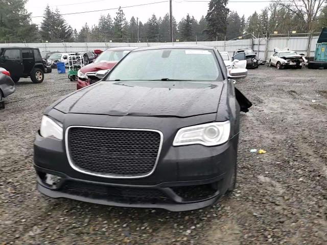 2017 Chrysler 300 - Image 10