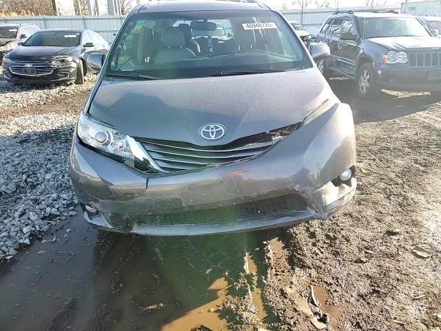 2015 Toyota Sienna - Image 12