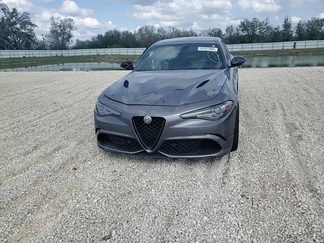 2019 Alfa Romeo Giulia - Image 11