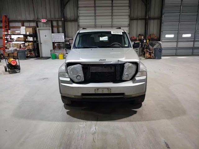 2009 Jeep Liberty (North America) - Image 12