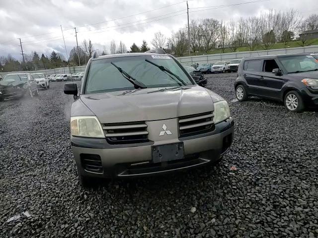 2004 Mitsubishi Endeavor - Image 10