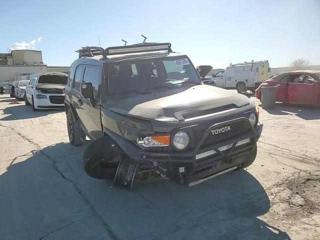 2011 Toyota FJ Cruiser - Image 12
