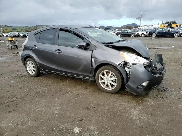 2012 Toyota Prius - Image 11