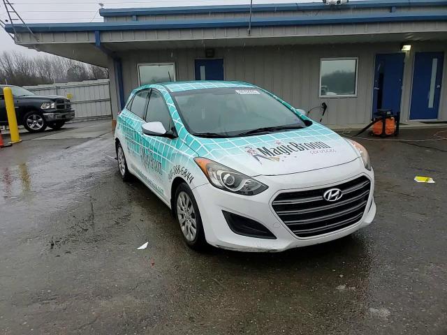 2016 Hyundai Elantra - Image 13