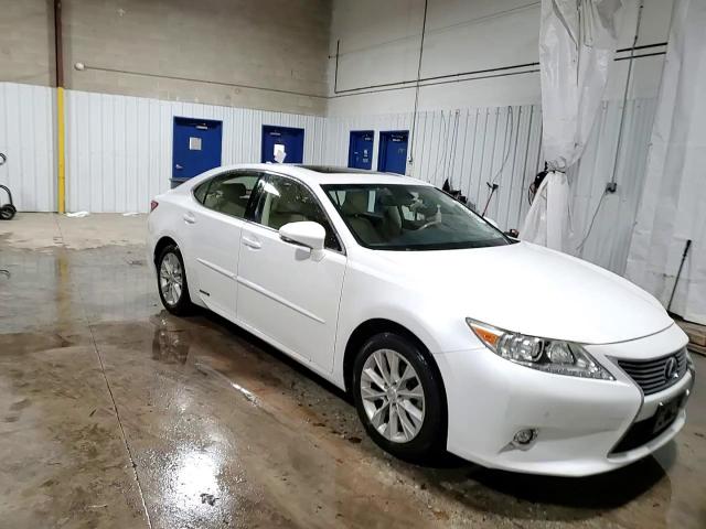 2015 Lexus ES - Image 13