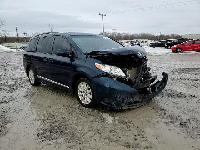 2012 Toyota Sienna - Image 14
