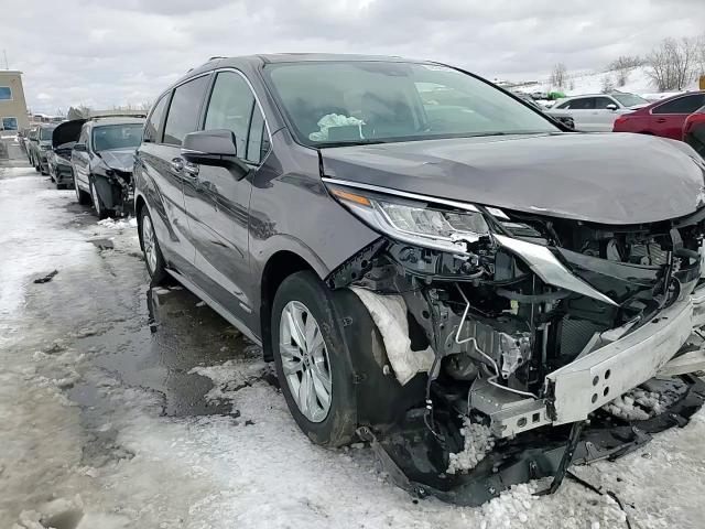 2021 Toyota Sienna - Image 15