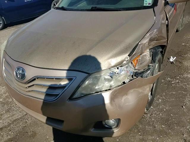 2011 Toyota Camry - Image 11