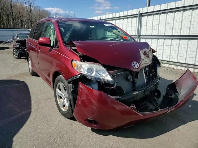 2015 Toyota Sienna - Image 12