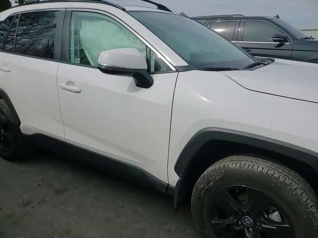 2023 Toyota RAV 4 - Image 11
