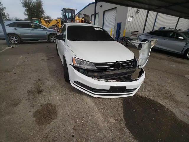 2016 Volkswagen Jetta - Image 11
