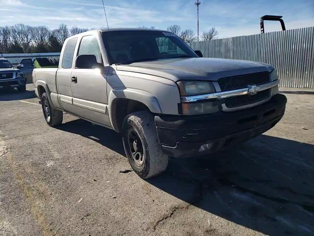 2005 Chevrolet Silverado - Image 11