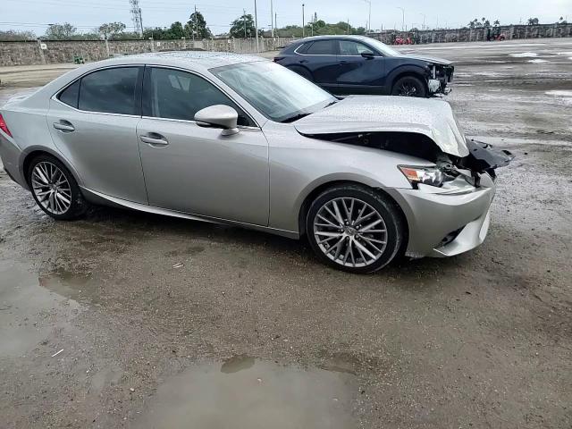2015 Lexus IS - Image 11